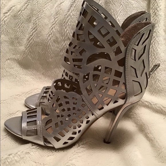 BCBG NWT metallic heels - Picture 5 of 14